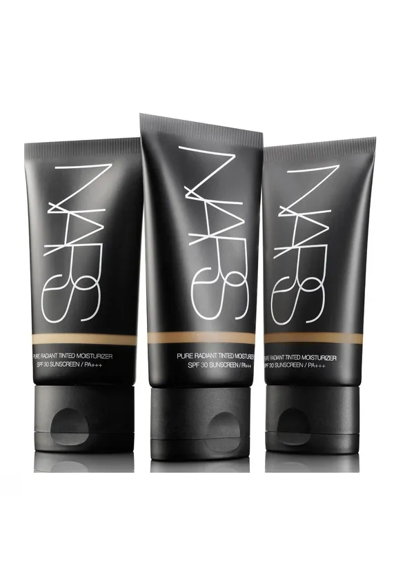 Увлажняющий тональный крем Nars с эффектом сияния